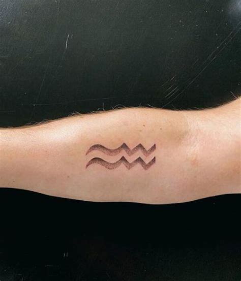 aquarius tattoo minimalist|The 20 Best Aquarius Tattoos: Unique & Meaningful。